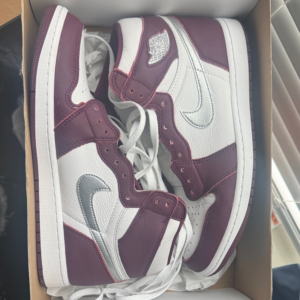 Nike High-Tops in White and Maroon with Silver Accents